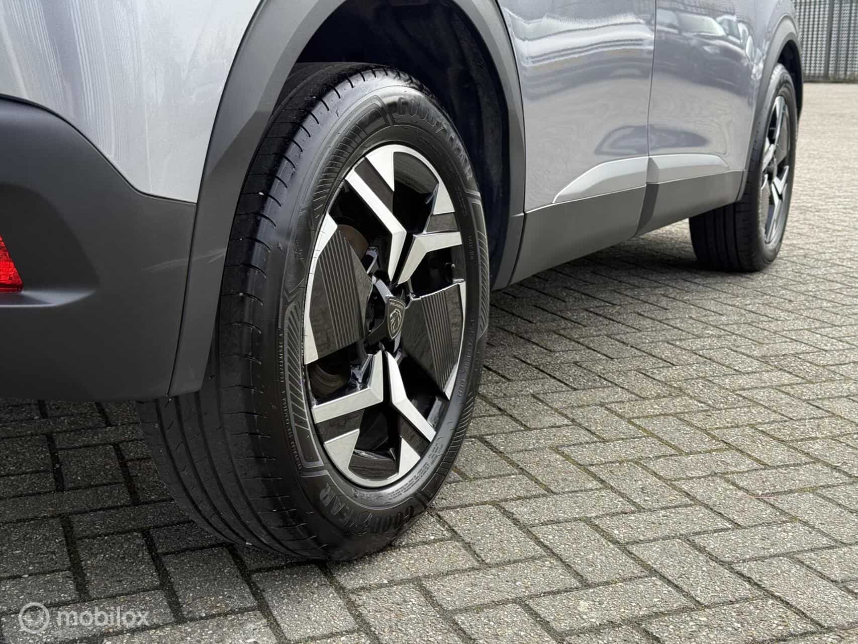 Peugeot 2008 1.2 PureTech Allure | Led | Leer | Groot scherm