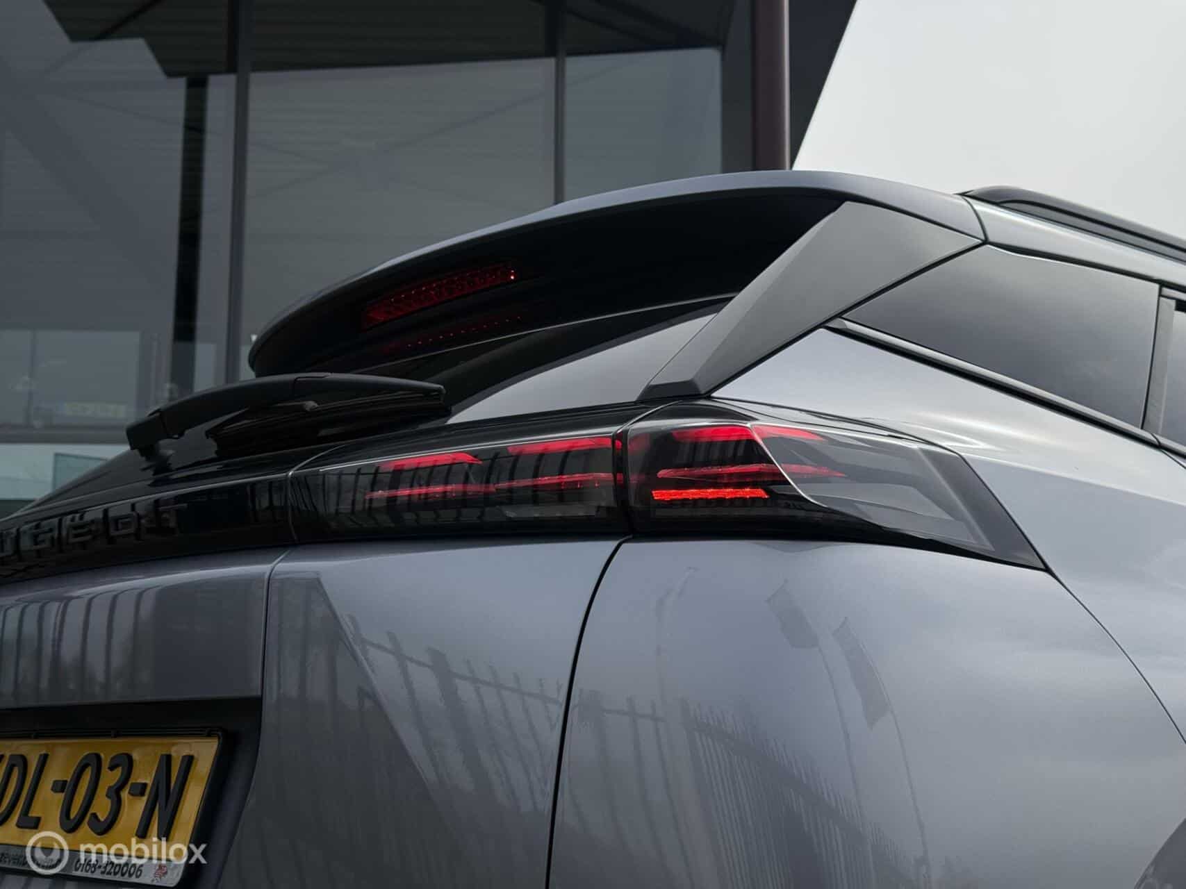 Peugeot 2008 1.2 PureTech Allure | Led | Leer | Groot scherm