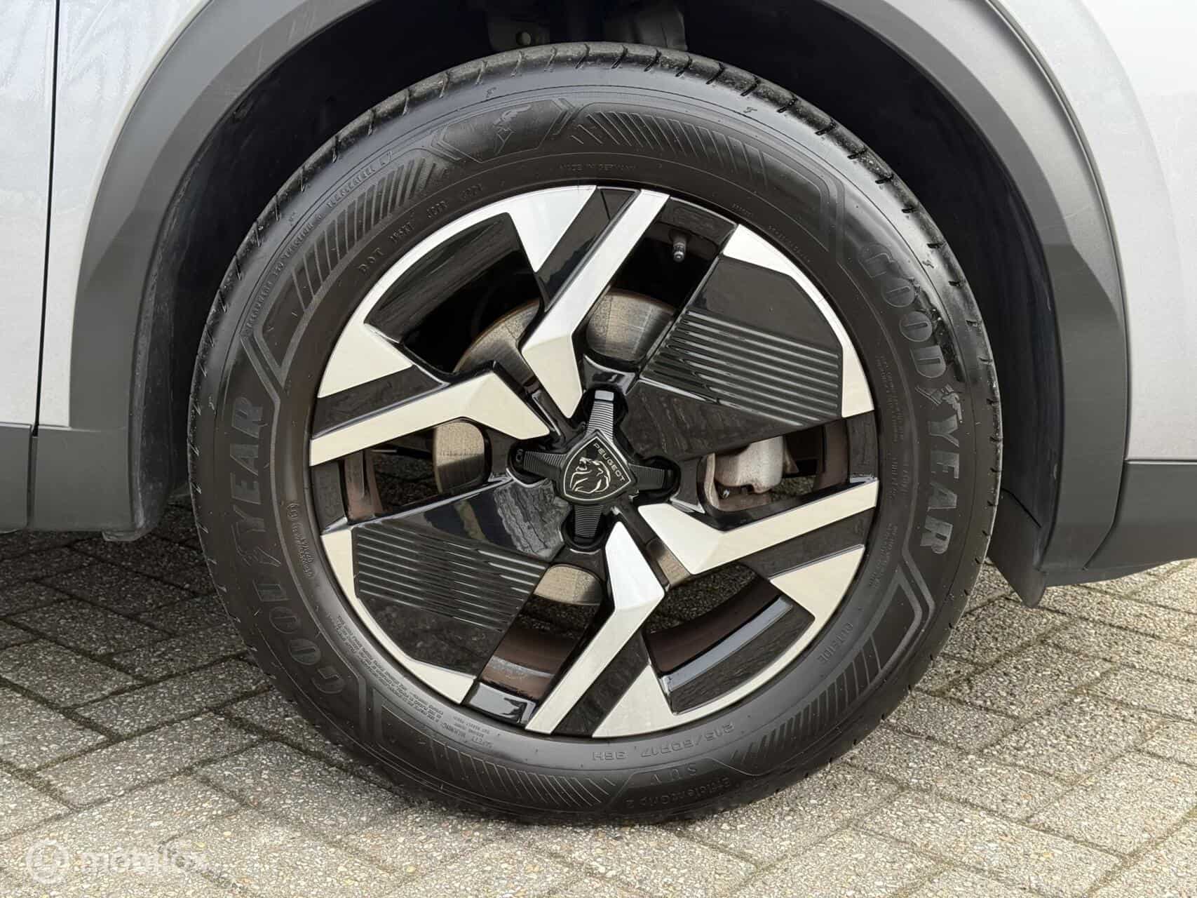 Peugeot 2008 1.2 PureTech Allure | Led | Leer | Groot scherm