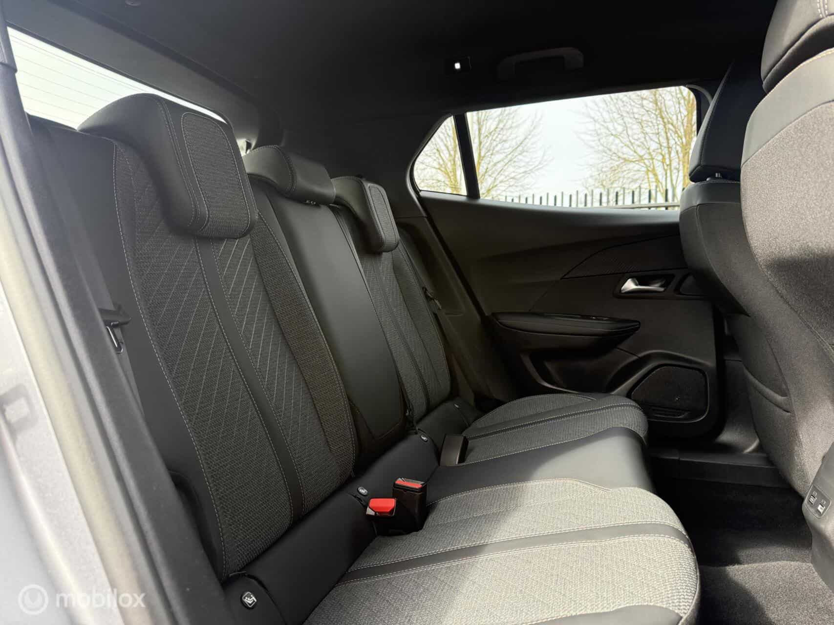 Peugeot 2008 1.2 PureTech Allure | Led | Leer | Groot scherm