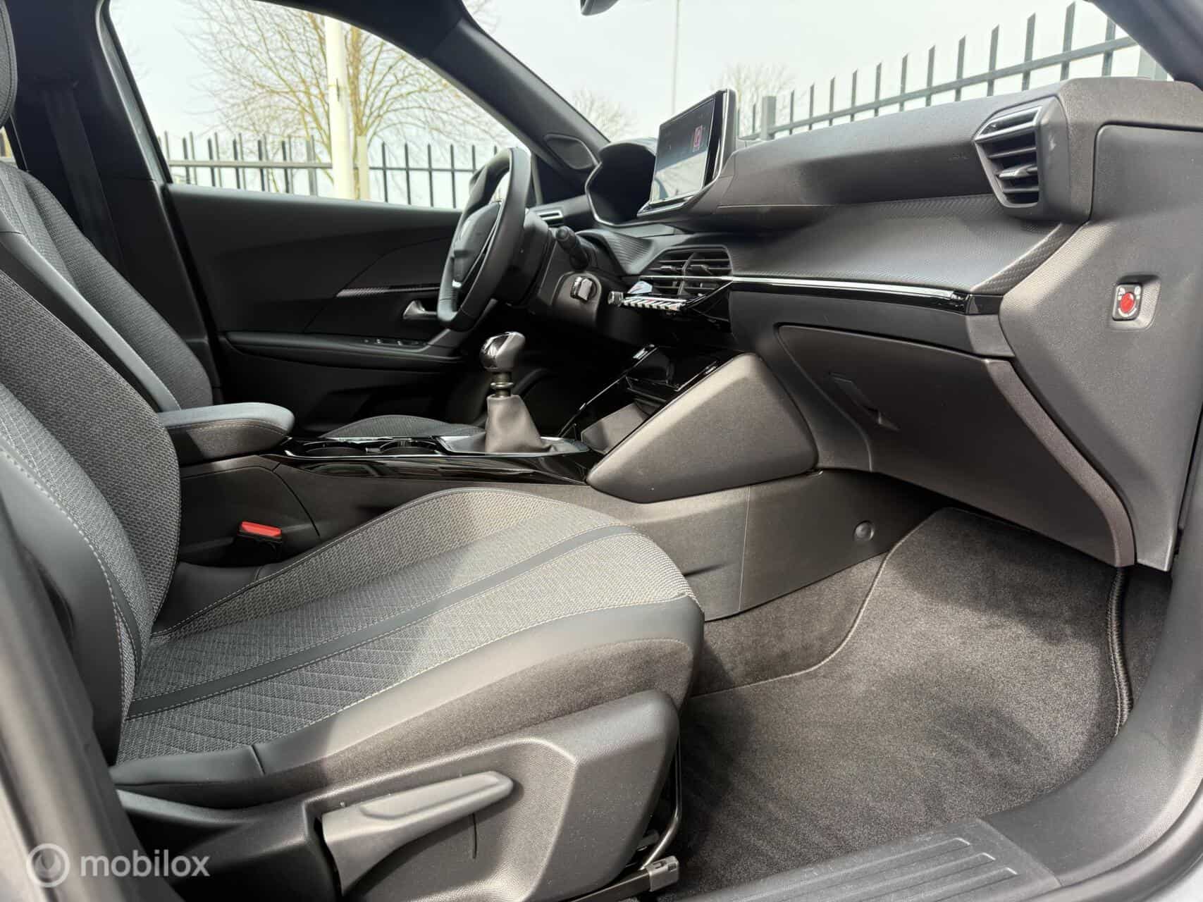Peugeot 2008 1.2 PureTech Allure | Led | Leer | Groot scherm