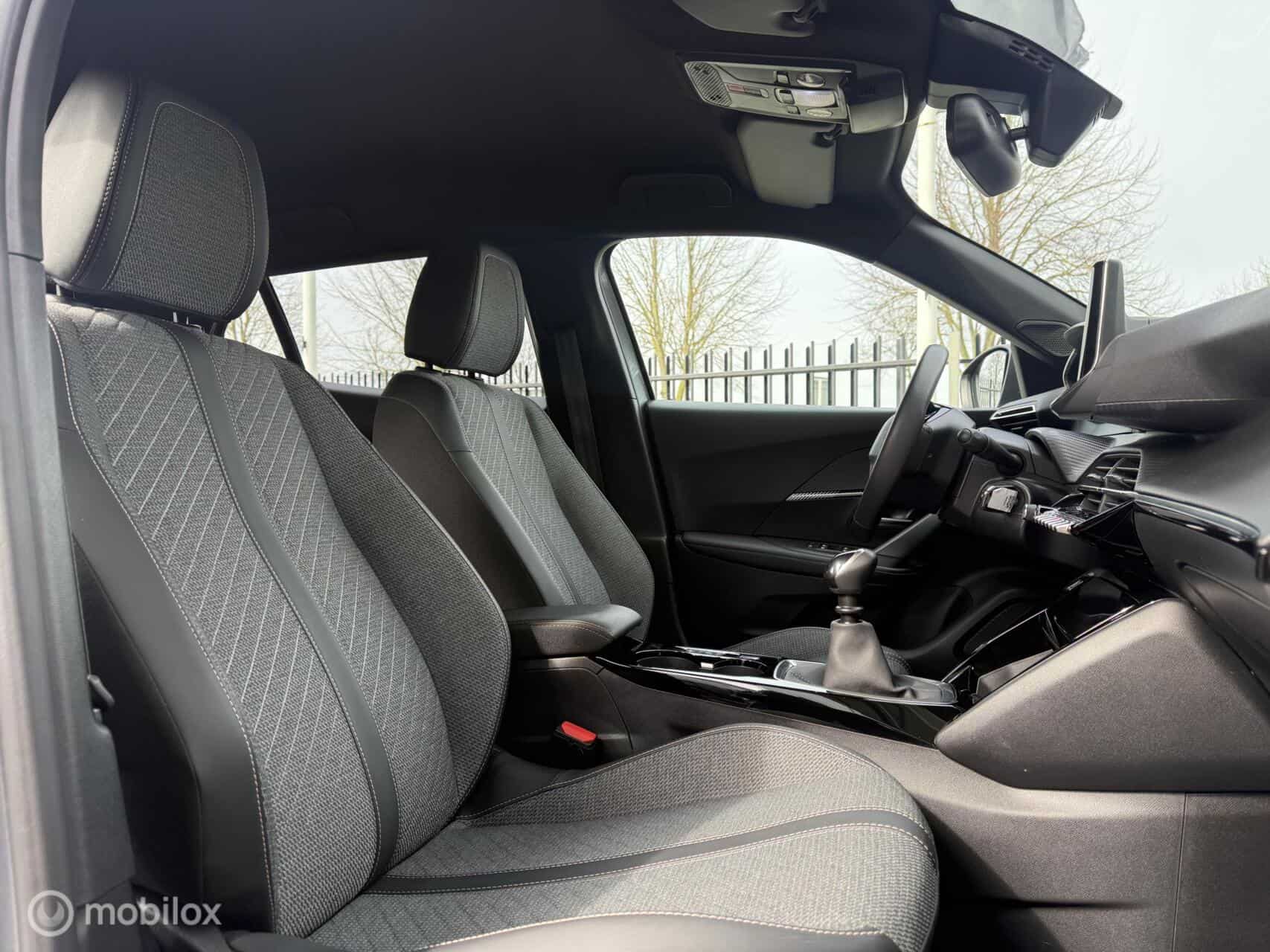 Peugeot 2008 1.2 PureTech Allure | Led | Leer | Groot scherm