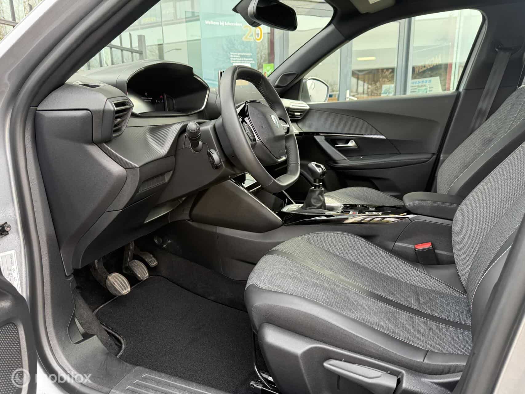 Peugeot 2008 1.2 PureTech Allure | Led | Leer | Groot scherm