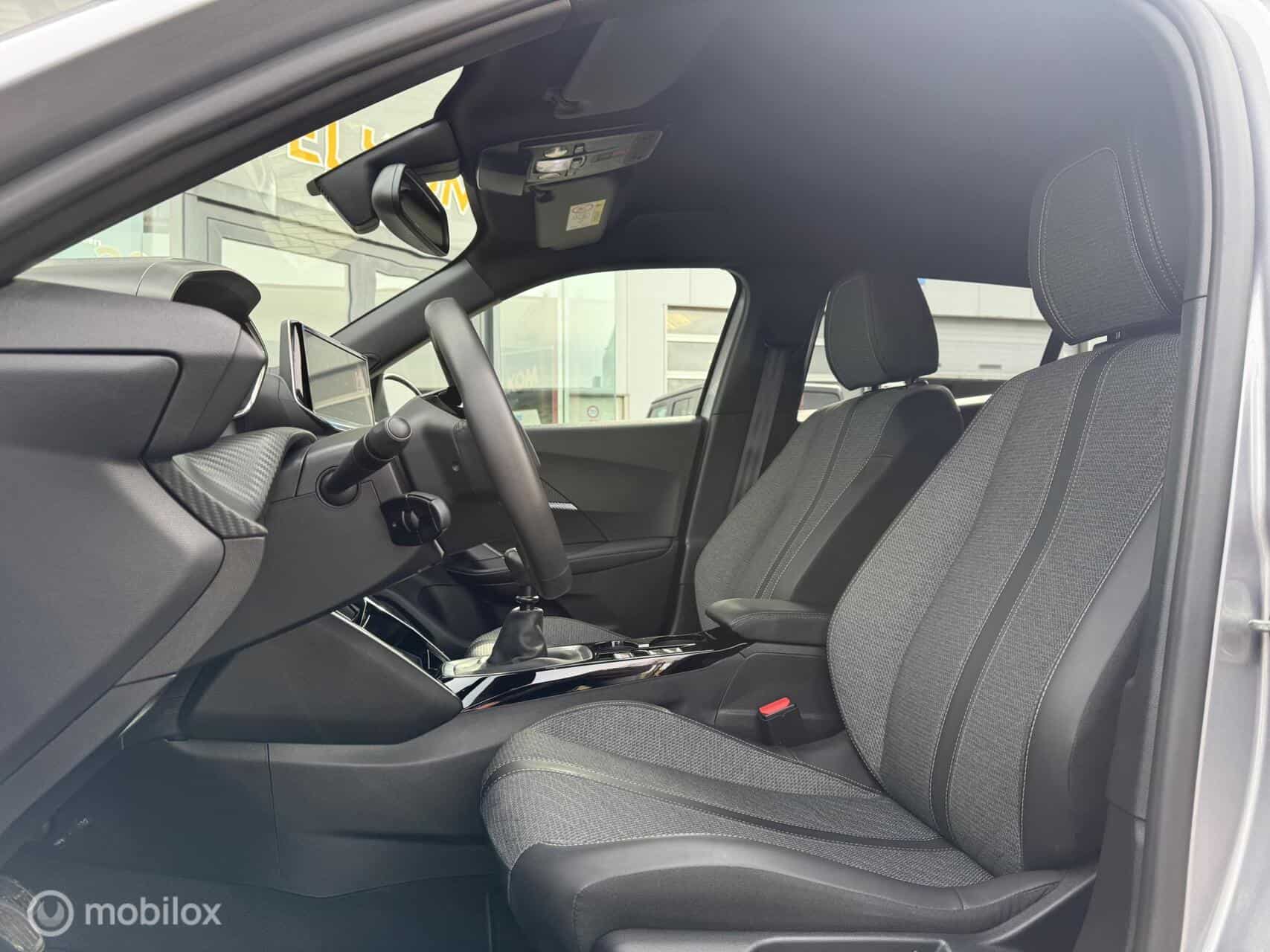 Peugeot 2008 1.2 PureTech Allure | Led | Leer | Groot scherm