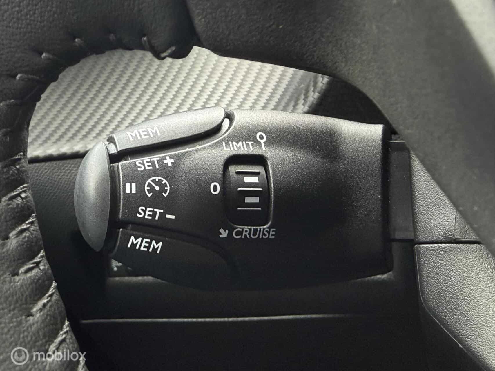 Peugeot 2008 1.2 PureTech Allure | Led | Leer | Groot scherm