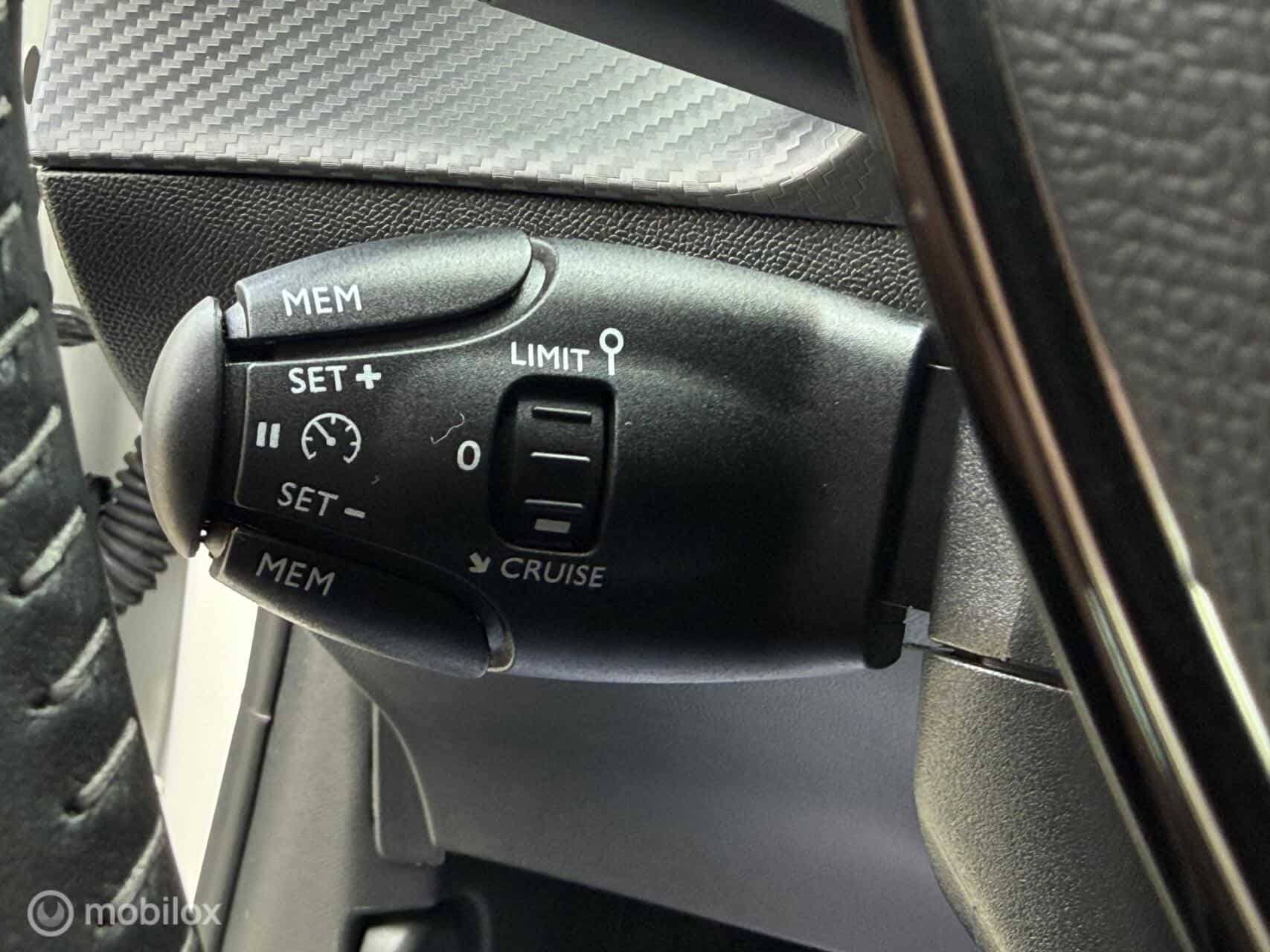 Peugeot 208 1.2 PureTech Active Carplay | Navigatie | Airco