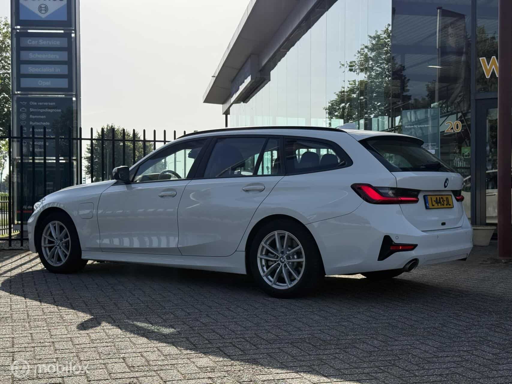 BMW 3-serie Touring 320e 1ste Eig | Leer | Stoelverwarming