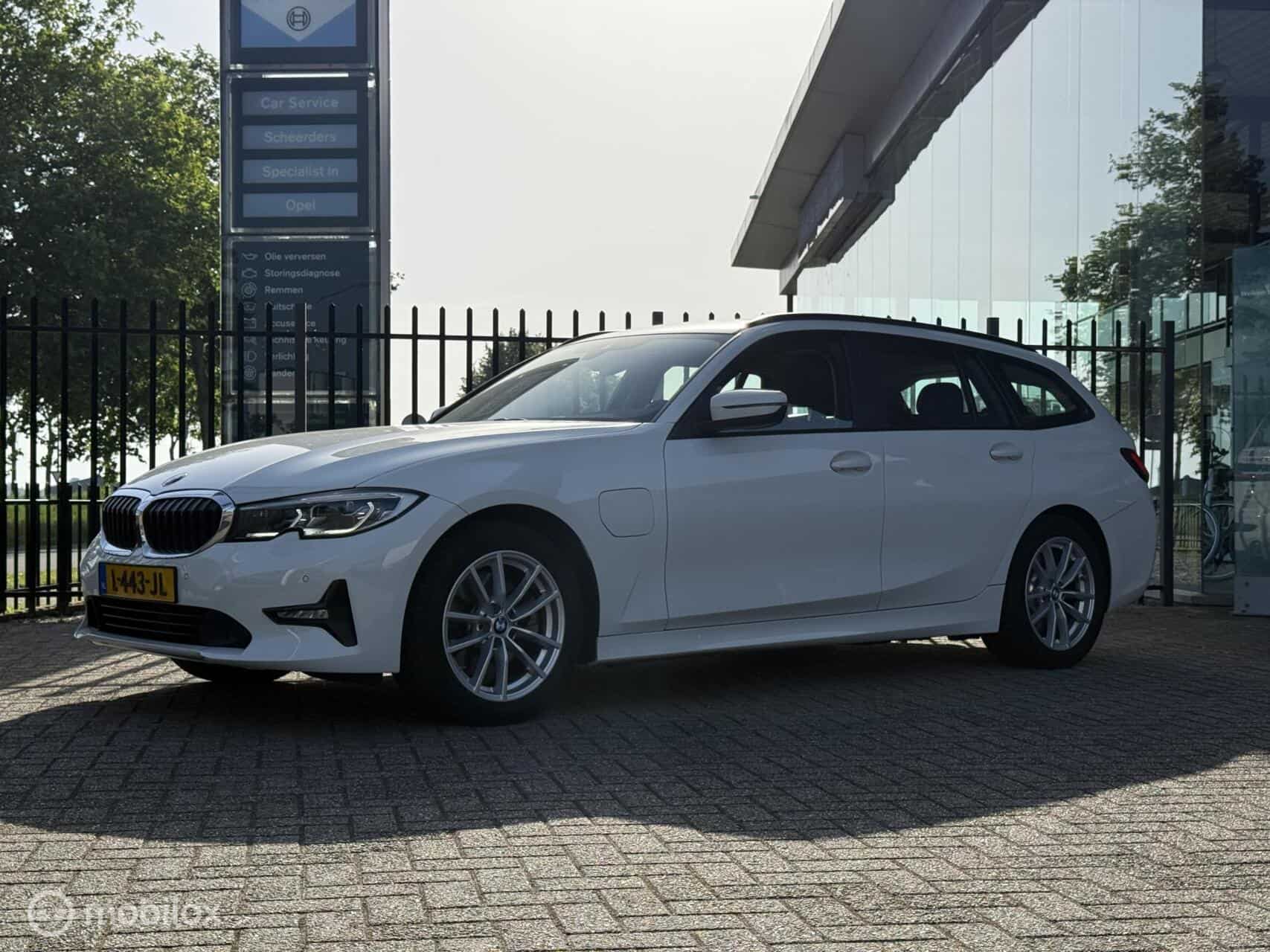 BMW 3-serie Touring 320e 1ste Eig | Leer | Stoelverwarming
