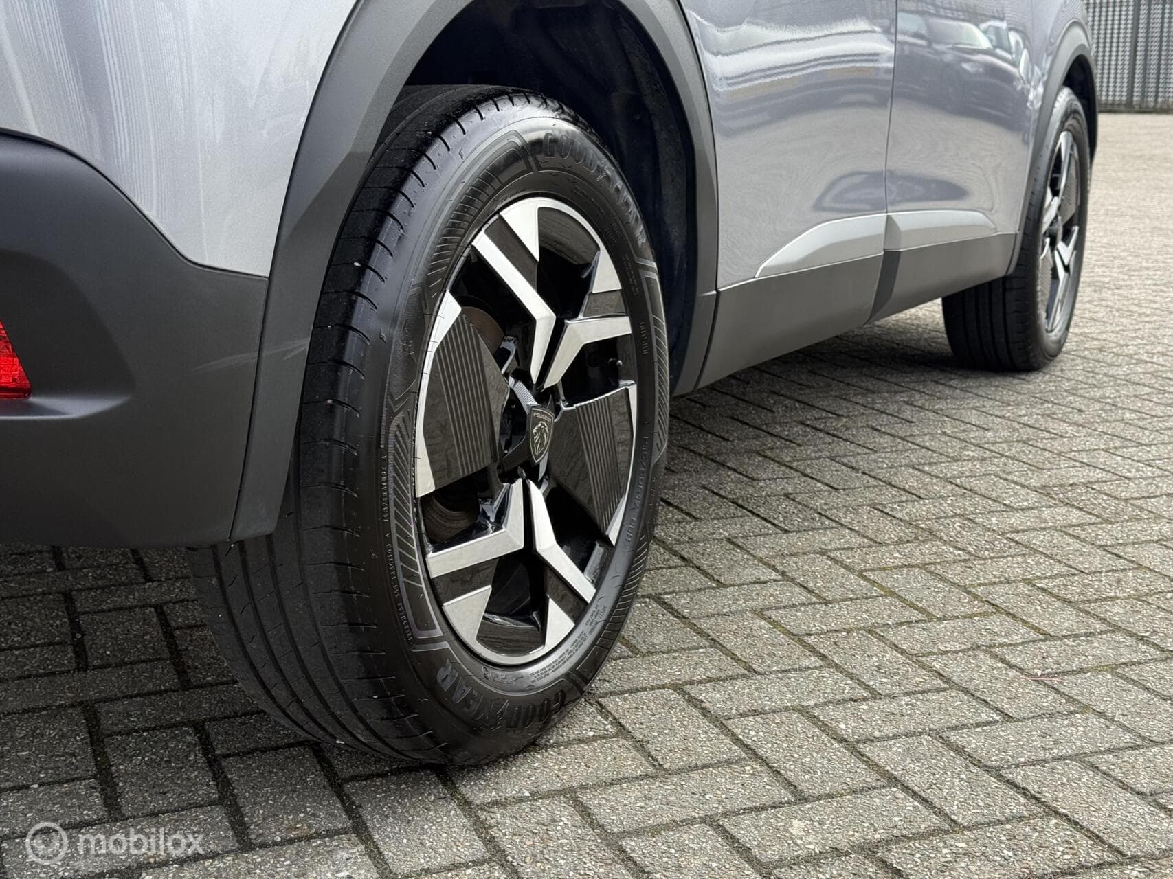 Peugeot 2008 1.2 PureTech Allure | Led | Leer | Groot scherm