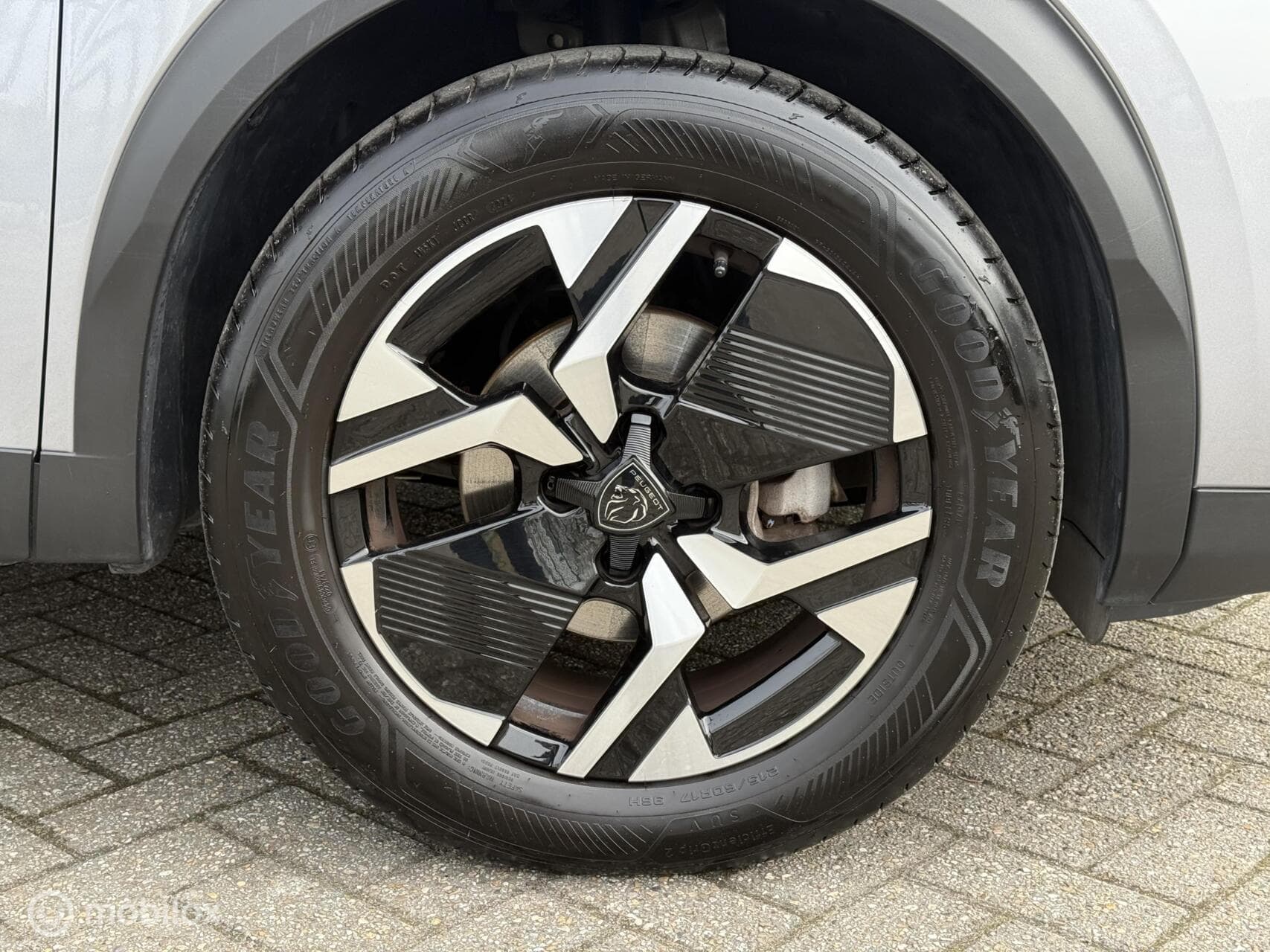 Peugeot 2008 1.2 PureTech Allure | Led | Leer | Groot scherm