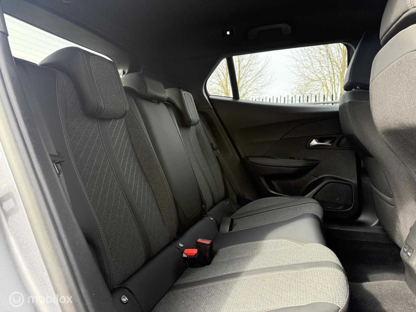 Peugeot 2008 1.2 PureTech Allure | Led | Leer | Groot scherm