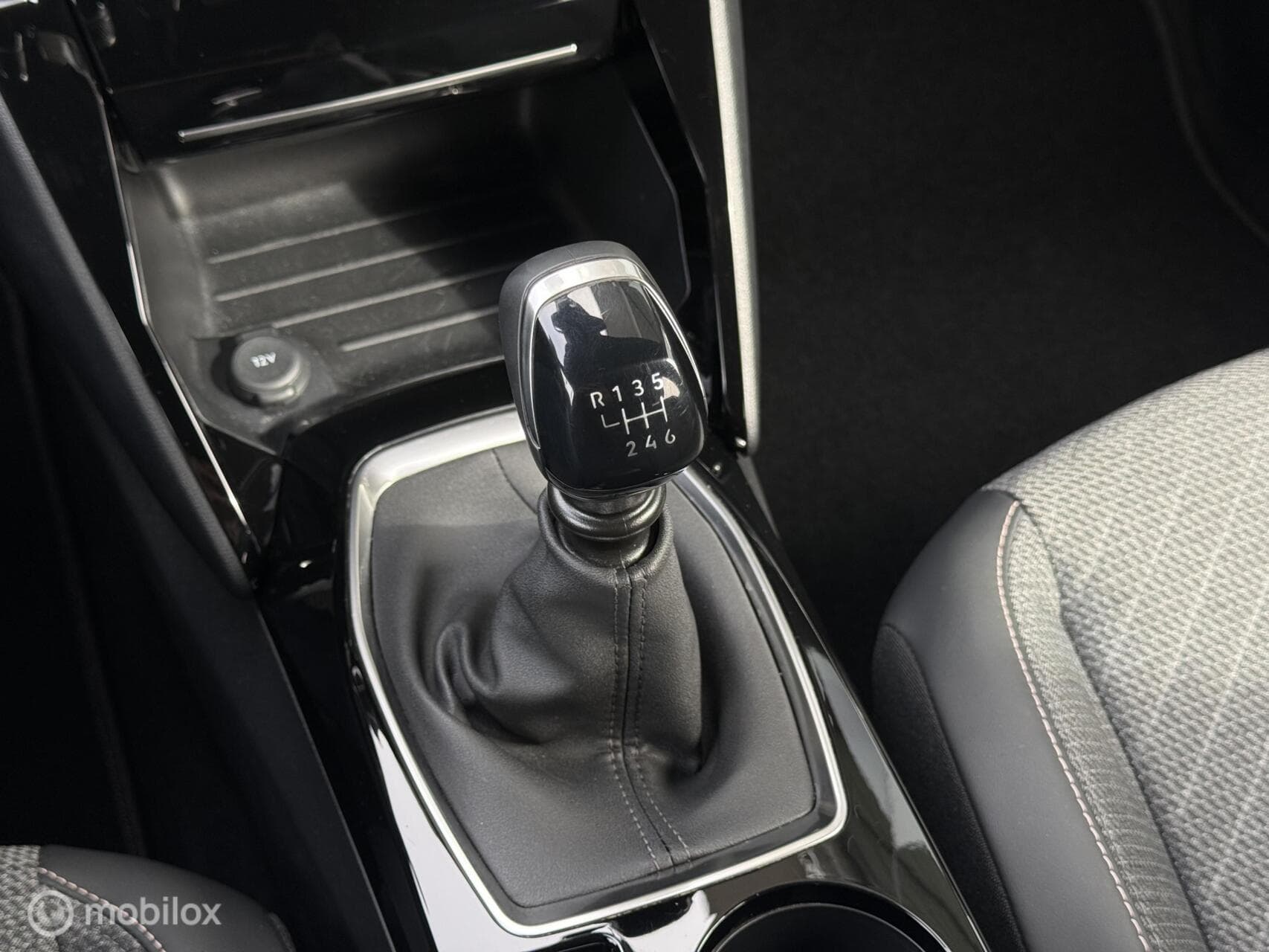 Peugeot 2008 1.2 PureTech Allure | Led | Leer | Groot scherm