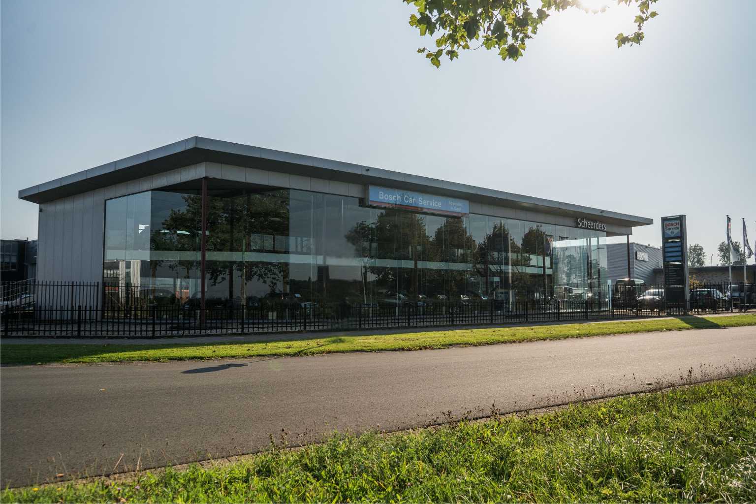 Showroom van AutoCentrum Zevenbergen
