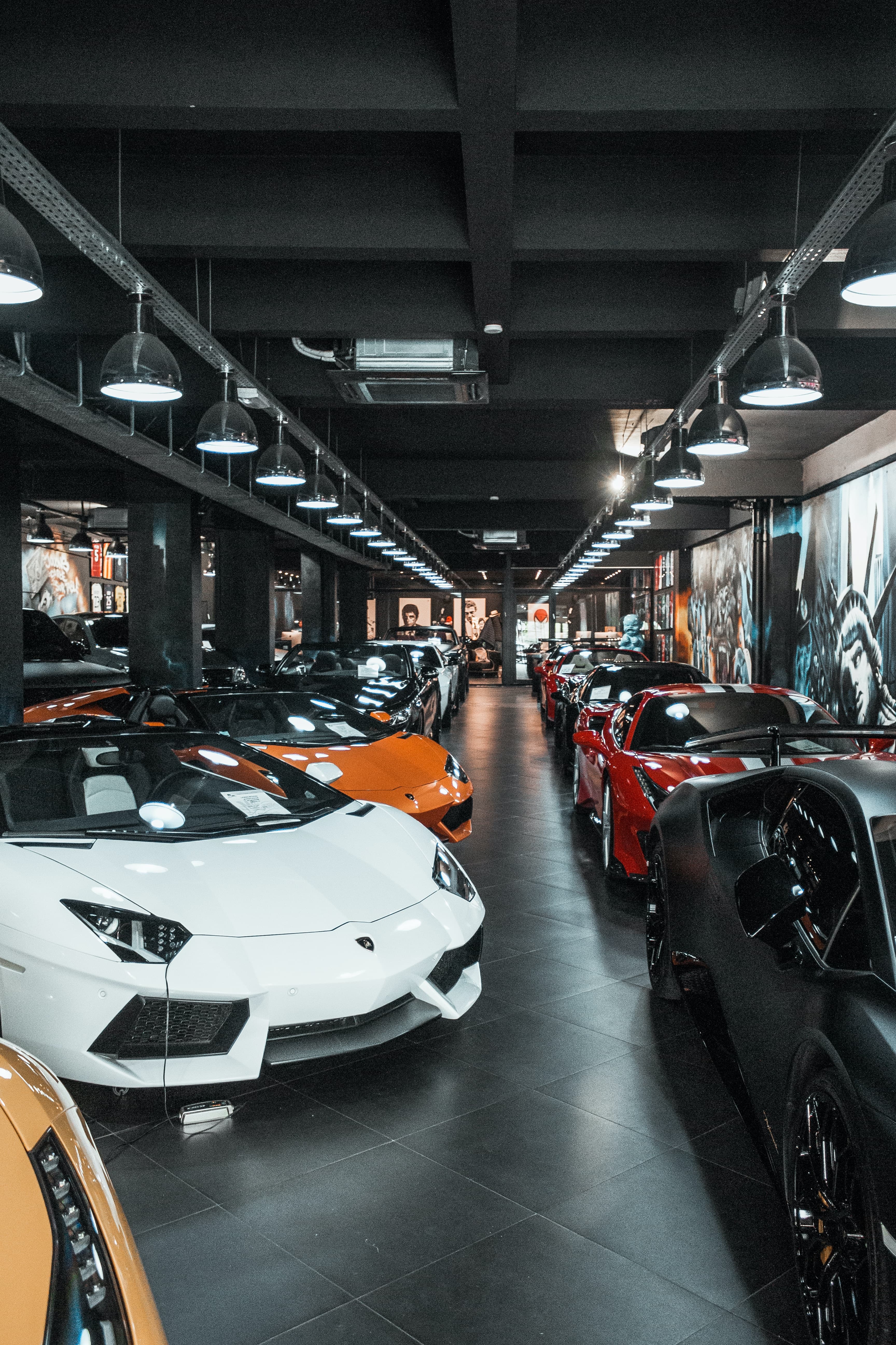 Showroom van AutoCentrum Zevenbergen