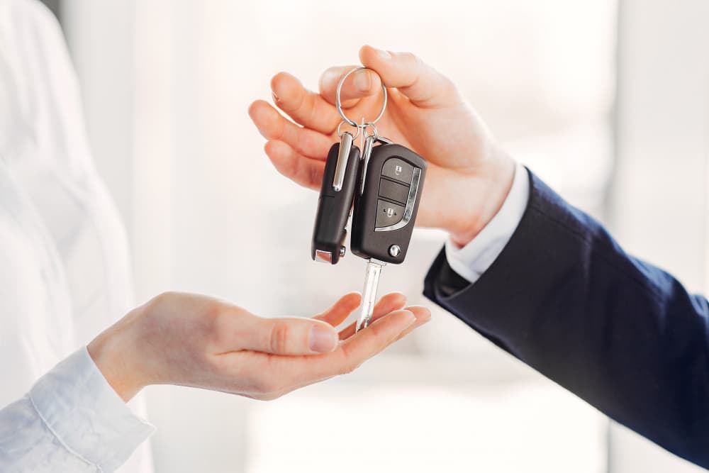 Sleutels van een occasion bij AutoCentrum Zevenbergen